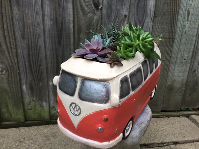 Medium Red Volkswagen T1 Camper Bus Planter – Bobas Plants